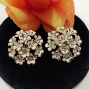 VTG LARGE WHITE FLOWER RHINESTONE RETRO EARRINGS